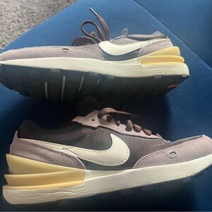 Nike Waffle 1 Casual Runner Sneakers in Mauve, Cream, and Chocolate